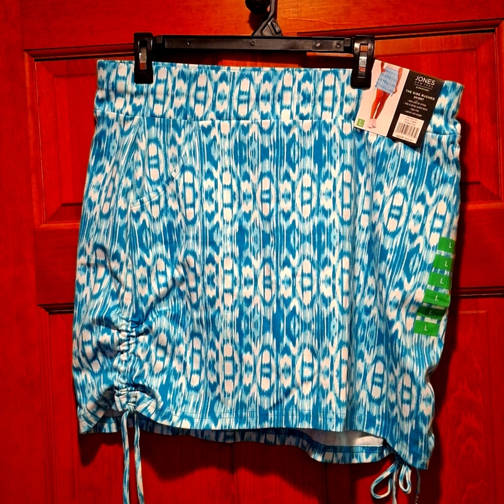 Jones New York side ruched skort. Blue and white size large.